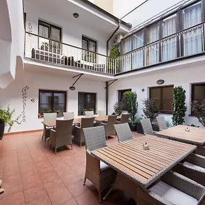 3* Panzió Old House