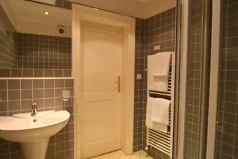 Mostecka 12 Residence Praga 3*,